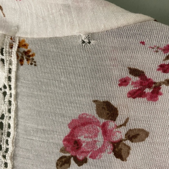 Floral cardigan with 3/4 sleeves and lace insert, size 0 - Picture 9 of 10